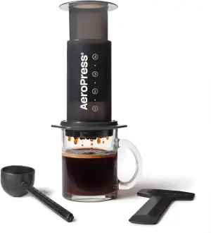 AeroPress Original Kaffee- und Espressomaschine, tragbare Kaffeemaschine auf Bar